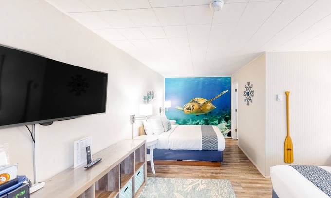 Bandon House | Retro-fun beach suite near beach with fast WiFI - walk to downtown shops