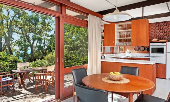Mollymook Beach House | Retro Japanese in Mollymook