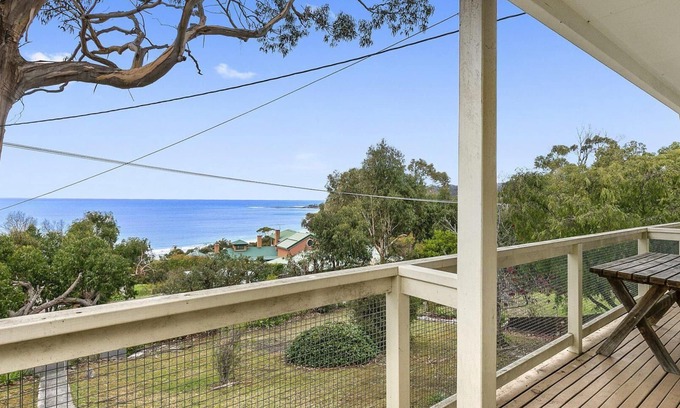 Lorne House | Retro Retreat - Old school fun