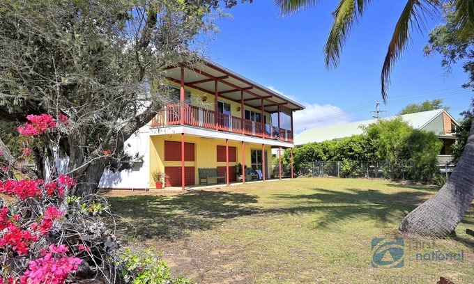 Woodgate House | Retro Retreat one street from the Esplanade