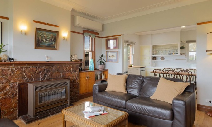 Warrnambool House | Retro Retreat - Pet Friendly