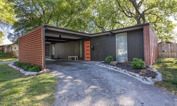 Springfield House | Retro Vibes | Mid-Century Gem in Springfield