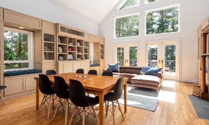 Anacortes House | Reunion ready Guemes island retreat + hot tub