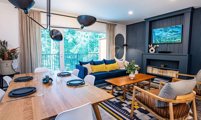 Revelstoke House | Revelation Retreat Townhouse-Private Hot Tub and Lower-Level Rec Room