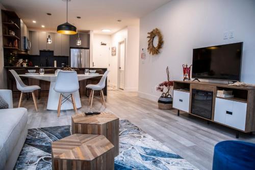 Revelstoke House | Revelstoke Marvel - Two Bedroom with Hot Tub