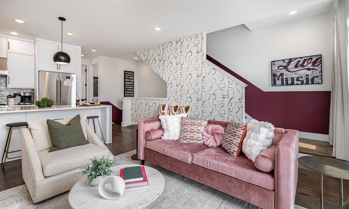 Katie Hill Neighborhood House | Revival-Rooftop Deck/Hot Tub- Mins to Broadway