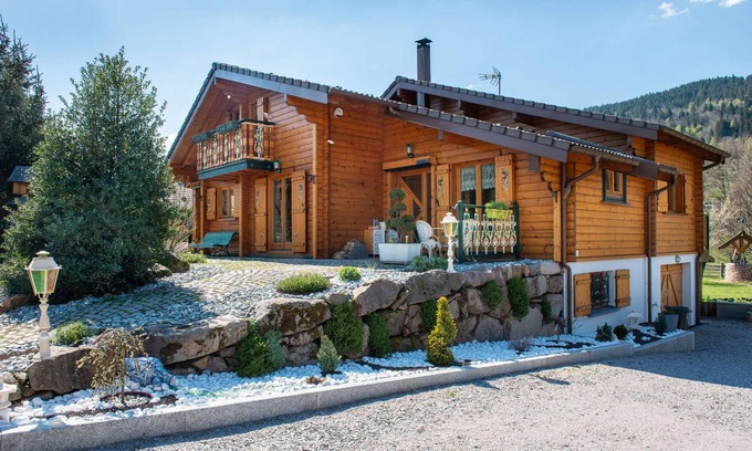 Le Menil Ski Chalet | Revoyotte