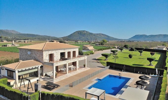 Sa Pobla Villa | Rey del Campo 140 luxurious villa with private pool, air conditioning, garden and BBQ area