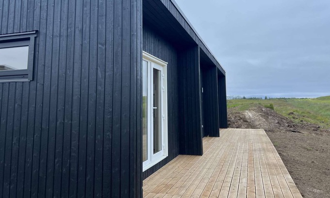 City Center Cabin | REY Stays. Queen Studio