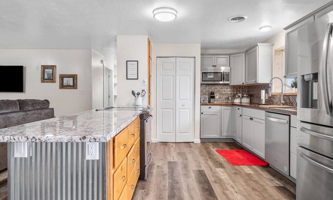 Custer House | Rhodenbaugh Ranch - Secluded Stay