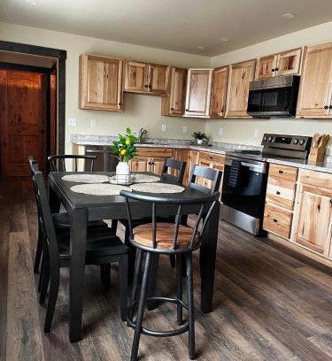 Gardiner House | Rhodopa Guest House at Yellowstone #9