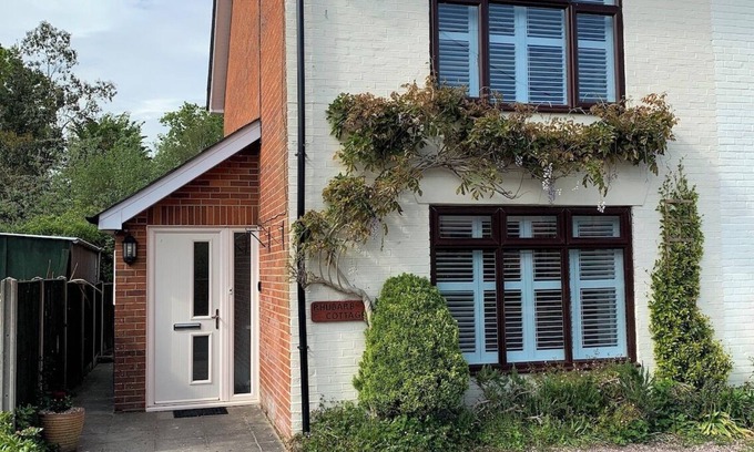 New Forest District House | Rhubarb Cottage, stylish home close to Lyndhurst High street & New Forest trails