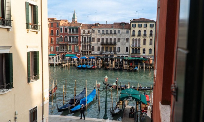 San Polo Apartment | Rialto Deluxe Grand Canal View R&R