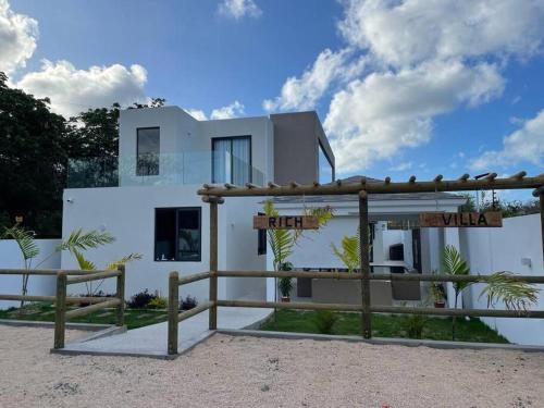 Calodyne Villa | Rich villa is new, stunning and modern