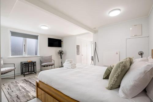 Grey Lynn House | Riches Stay and Sleep Unit with Wi-Fi and Parking