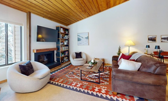 Elkhorn Village Condo | Ridge Condo 2660 - Rustic Condo at Elkhorn Resort with Pool Access