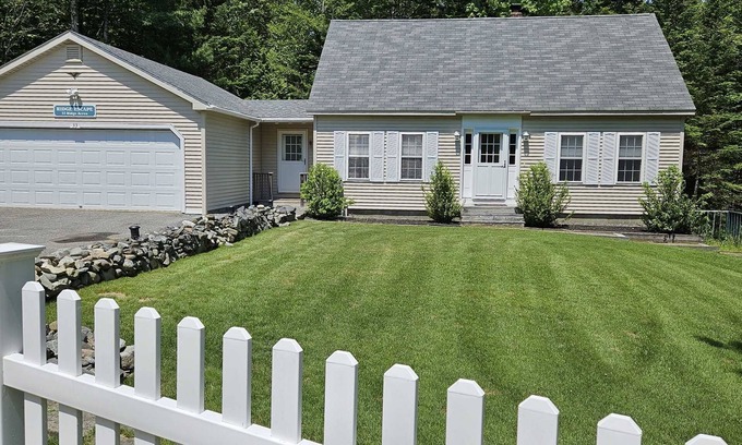 Southwest Harbor Cottage | Ridge Escape on the Quietside of MDI by Acadia National Park - Newly updated, Air Conditioned