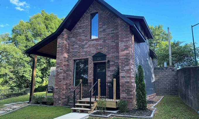 Siloam Springs House | Ridge House w/Park & River View