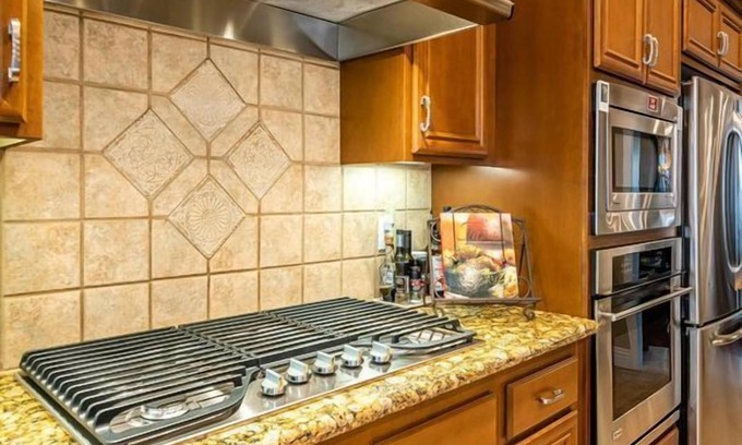 Atascadero House | Ridge View-Enjoy the Spa and Spectacular Views!