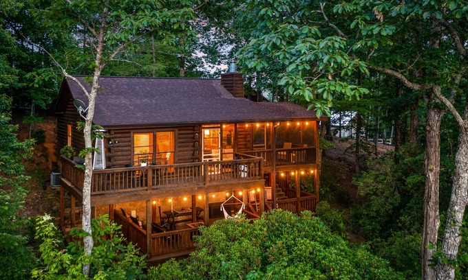 Blue Ridge Cabin | Ridgecrest Cabin: Stunning Views, Hot Tub, Firepit, Screened Porch