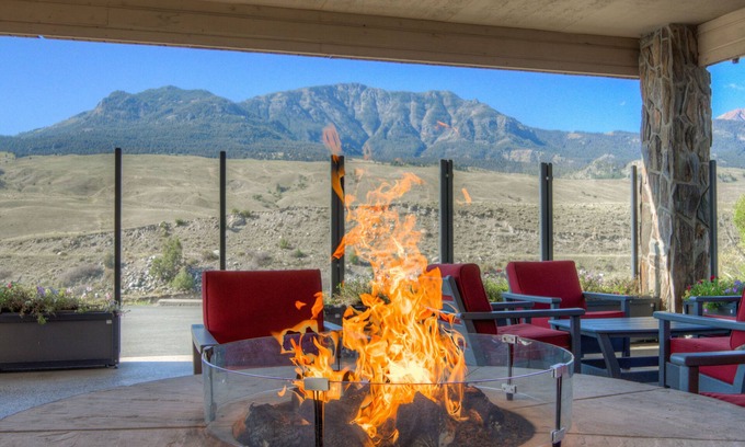 Gardiner Hotel | Ridgeline Hotel at Yellowstone, an Ascend Collection Hotel