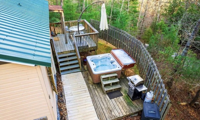 Bryson City Cabin | Ridgetop Retreat with Mountain View & Hot Tub! Unit 3 BrysonCity! GSMR!