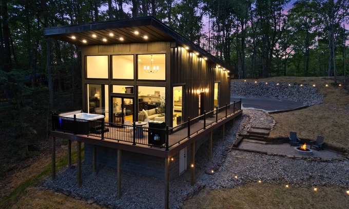 Rockbridge Cabin | Ridgeview | Large Glass Windows | Modern