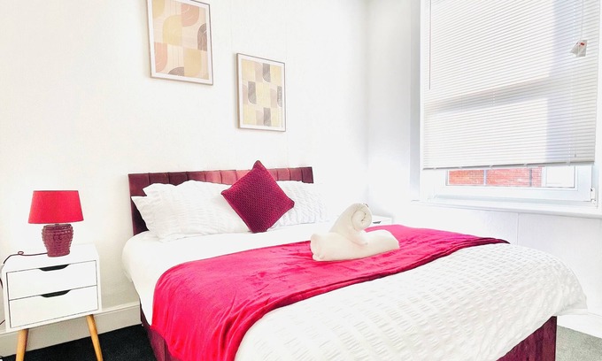 Southsea House | Right in the heart of Portsmouth, less than 10 minutes walk from the beach!