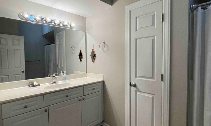 Bellevue Condo | RIGHT NEXT TO INTERSTATES 2 BED/2 BATH PEACEFUL/SAFE NEIGHBORHOOD