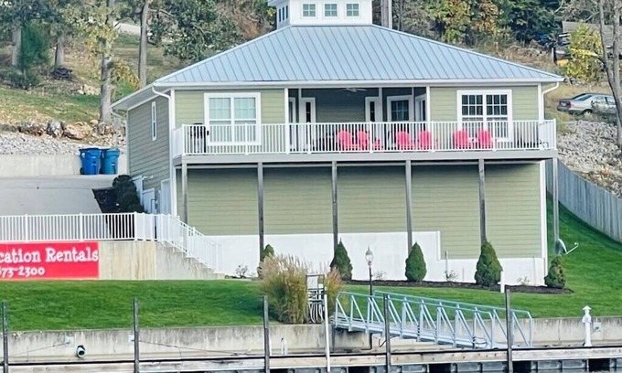 Osage Beach House | Right on the 21mm! 3 bedroom 2 bath waterfront home with dock! In Redhead Cove!