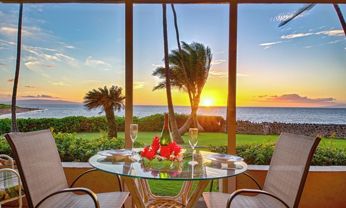 Kihei Condo | RIGHT ON THE OCEAN WITH STUNNING VIEWS - AIR CONDITIONING