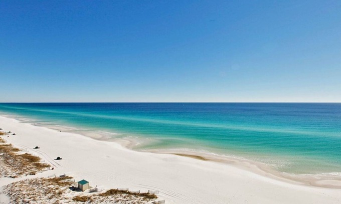 Destin Condo | RIGHT ON THE SUGAR, WHITE, SAND BEACH! AWESOME VIEW!