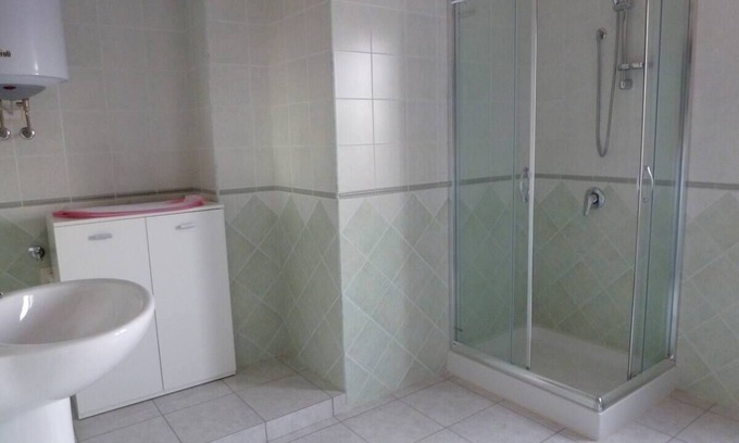 Iglesias Historic Centre Apartment | Rilassati nella Nostra Suite Camilla: Un Ambiente Familiare Vicino al Centro