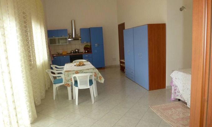 Iglesias Historic Centre Apartment | Rilassati nella Nostra Suite Magnolia: Un Ambiente Familiare Vicino al Centro