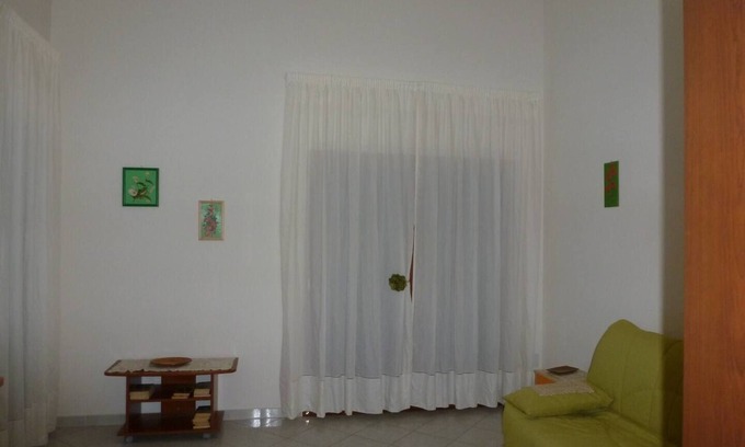 Iglesias Historic Centre Apartment | Rilassati nella Nostra Suite Rosa: Un Ambiente Familiare Vicino al Centro