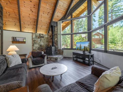 Tahoe Vista House | Rim Drive Lookout