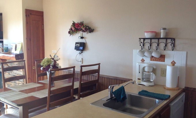 Snowshoe Condo | Rimfire Lodge 307 - Deluxe Full Studio with Full Kitchen, Sleeps 4