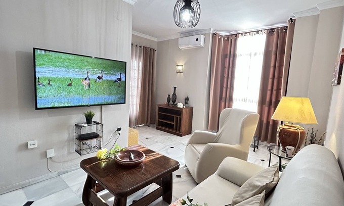 Chipiona Apartment | "rinconcito de Lujo en Chipiona: Apartamento Casa Maribel, Espacioso y Céntrico"