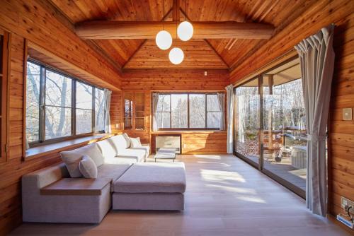 Tsumagoi House | rinne 2nd living Kitakaruizawa Forest