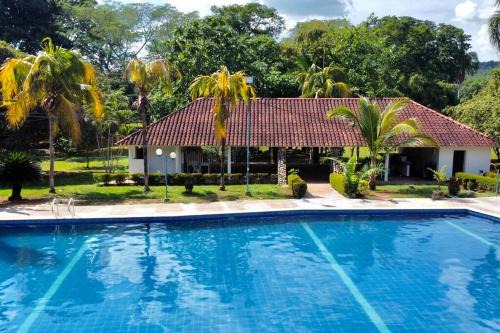 Melgar House | Rio Bonito Finca vacacional Piscina, Tennis