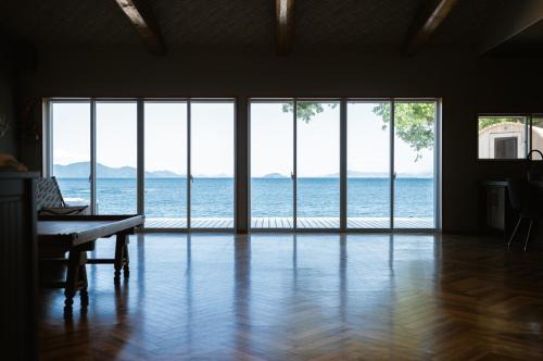 Shiga Prefecture House | Rip stick