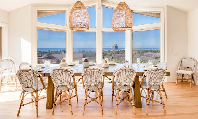 Kiwanda Shores House | Rip Tide Beach House! Single-Level Haystack Rock Views, Chic Kitchen, King Suite