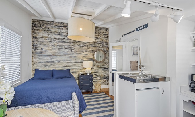 Downtown Apartment | RIPTIDES ~Stylish Studio Located in a Central Location Near All the Action!