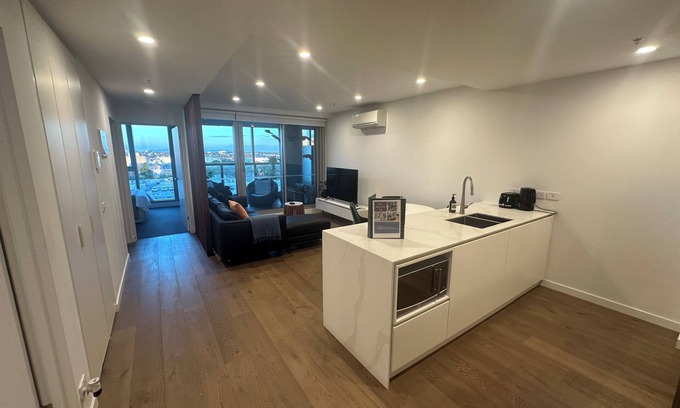 Moonee Ponds Apartment | Rise to the Top! Modern 2 Bedroom w/Balcony, Gym, Pool, Spa, Sauna & Steam room