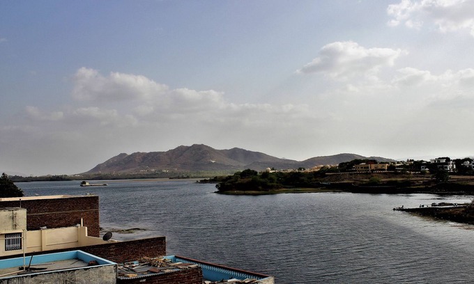 Lake Swaroop Sagar Hotel | Rising Shemesh