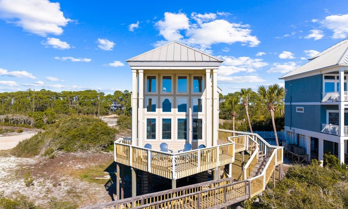 East End House | Rising Sun: Cozy 2 BR Beachfront Home on East End- Sleeps 8, Pet Friendly!