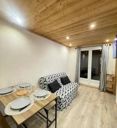 Risoul Apartment | Risoul 1850 studio Résidence LesFlorins2 pour 4 pers avec accès direct sur les pistes