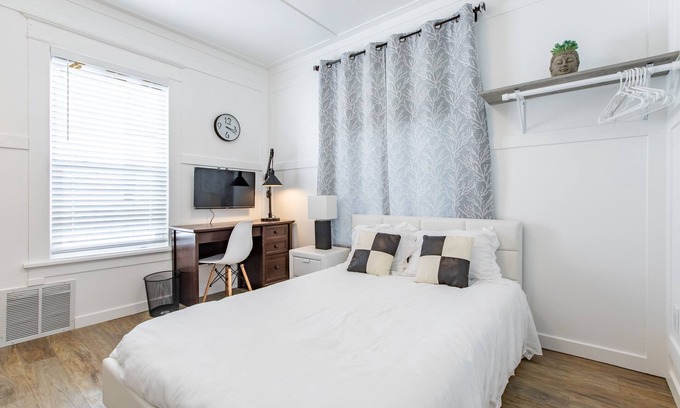 Kutzky Park Apartment | RitaBNB-3 blocks to Mayo-SALE Cute Studio on Main Floor 8032
