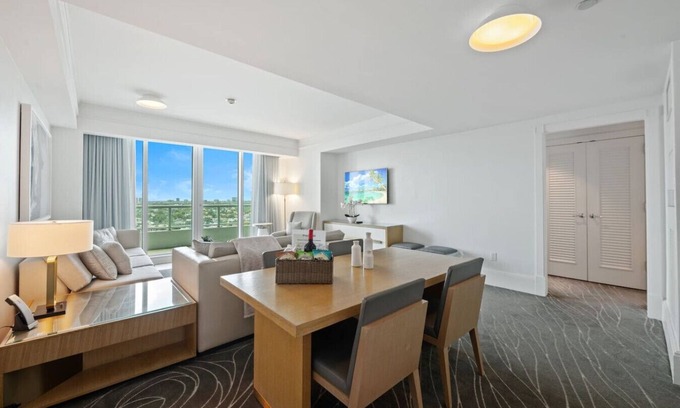 Central Beach Condo | Ritz-Carlton Luxury 1BR Residence - Beachfront
