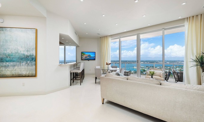 Singer Island House | Ritz-Carlton Oceanfront Penthouse - Hotel Amenities ★ by Guaranteed Rental®